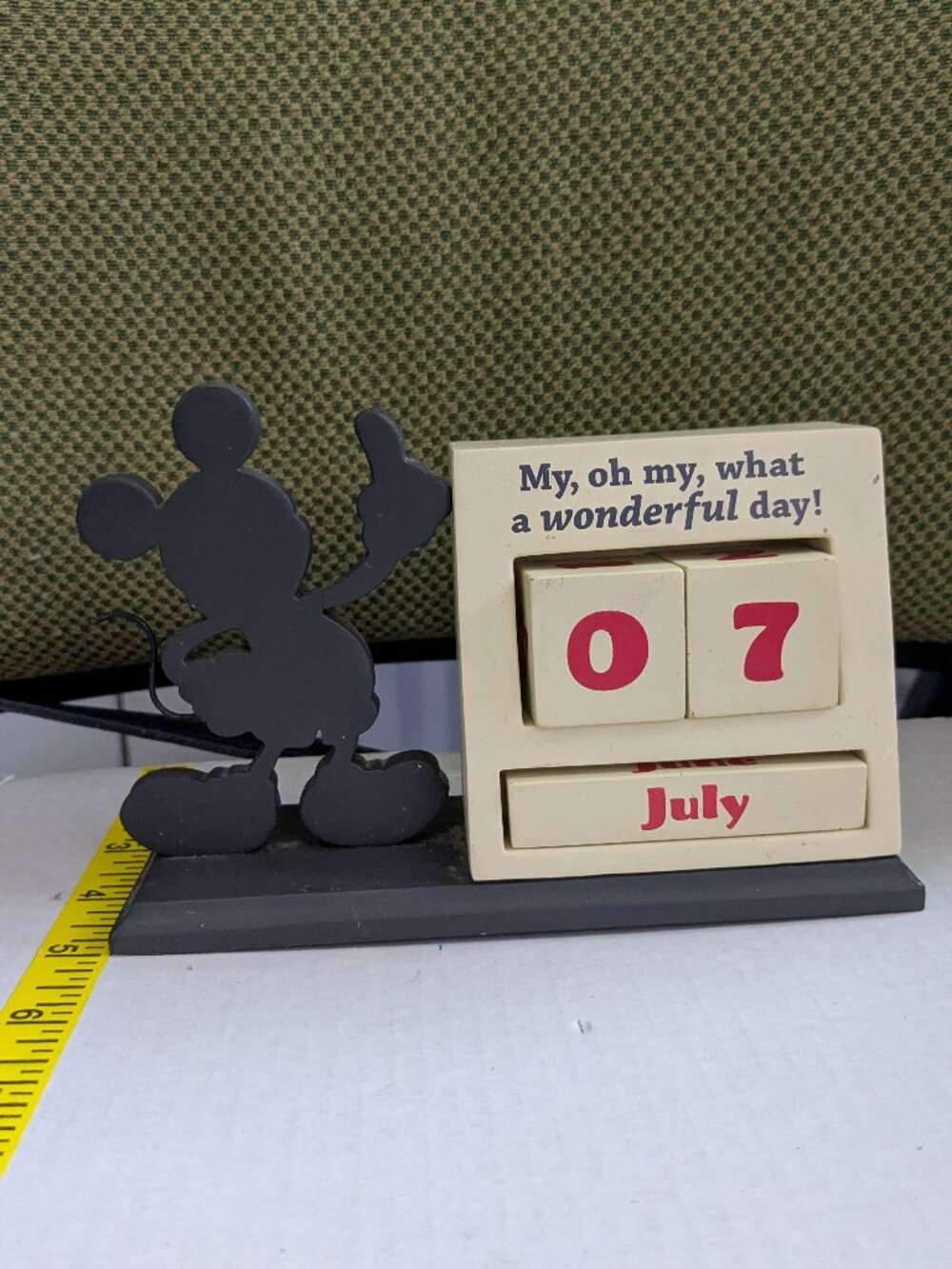 Hallmark DISNEY Mickey Mouse "What A Wonderful Day" Perpetual Desk Calendar